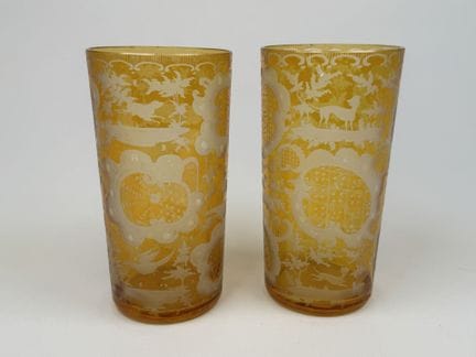BOHEME, siglo XX.
Dos vasos grandes o jarrones peq