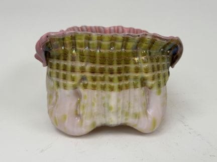 Vide-poche en verre coloré à décor irisé sur fond 
