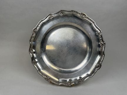 Round plate made of 800/1000 silver, decorated wit
