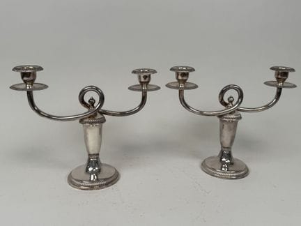 GALLIA Prod. CHRISTOFLE.
Paire de flambeaux en mét