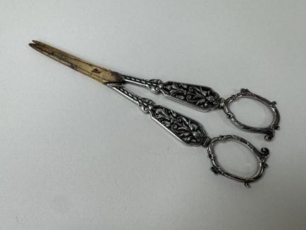 Ciseaux à raisins en argent 950/1000, poinçon Mine