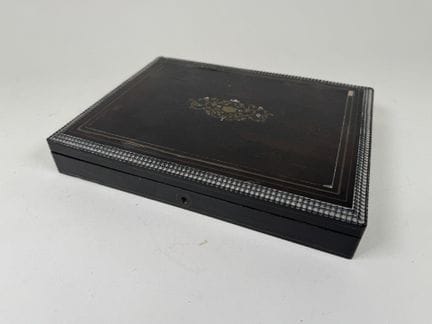 Coffret à jetons rectangulaire en bois noirci et f
