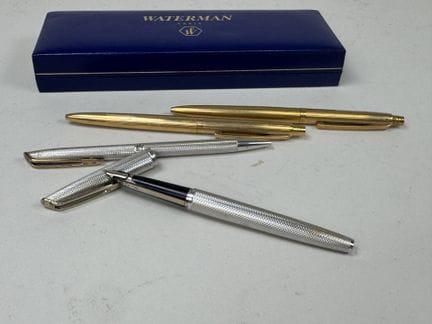 WATERMAN. 
Guilloché silver pen set including:
- a