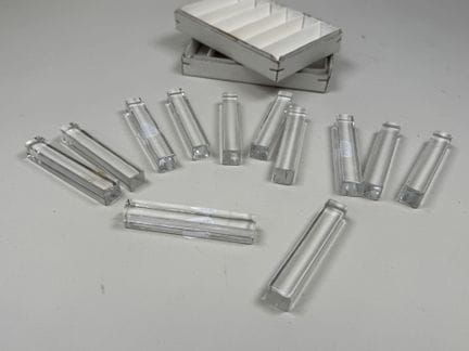 Juego de 12 cubiertos de cristal moldeado.
L. 9 cm