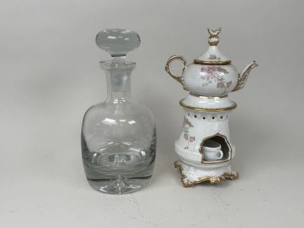 Lot comprenant :
- une carafe à décanter en verre 