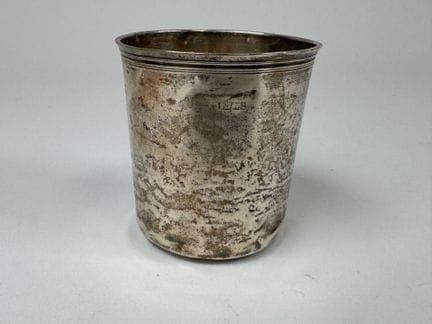 950/1000 silver goblet, with a rim decorated with 