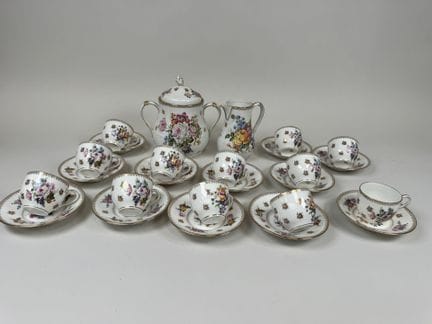 HAVILAND in Limoges.
A polychrome and gold porcela