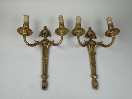Paire d'appliques en bronze doré à deux bras de lu