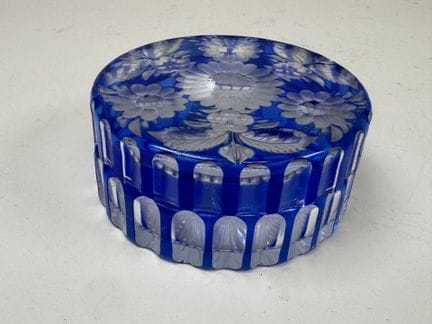 Petite bonbonnière circulaire couvert en cristal t