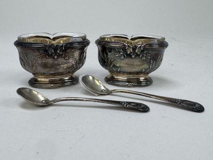 Pair of 950/1000 silver salt cellars, Minerva hall