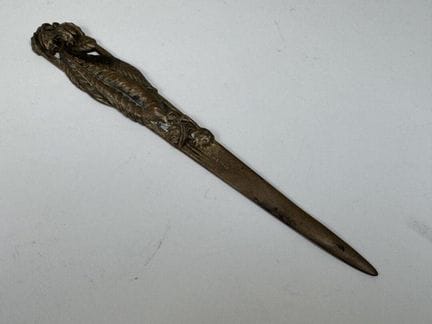 P. JANETS, intorno al 1900.
Tagliacarte in bronzo 