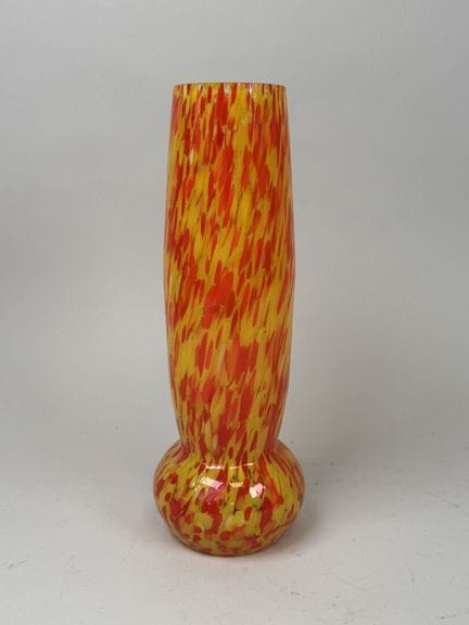 Clichy ou Pantin, dans le gout de.
Vase en verre c