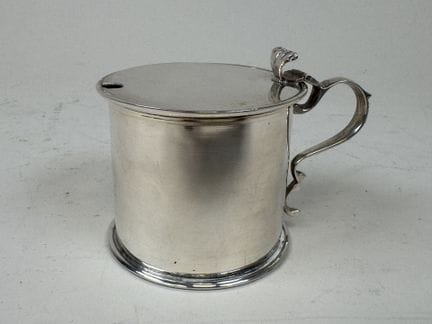Pequeño recipiente para mostaza de plata 900/1000,
