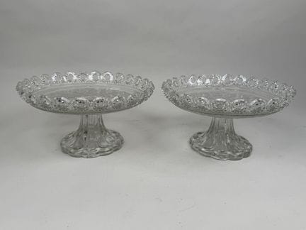 Al estilo de BACCARAT.
Par de copas con pie de cri
