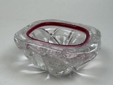 MURANO, siglo XX.
Pequeño recipiente de cristal co
