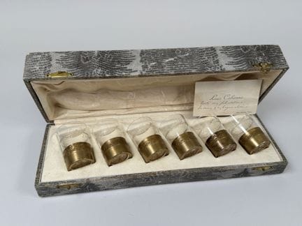 Serie de 6 copas de licor de cristal, con montura 