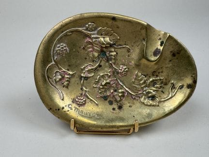 G. MOUROT, 20th century.
Small gilded bronze trink