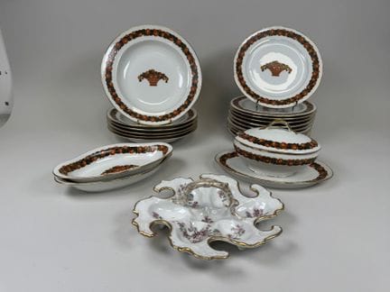 RAYNAUD, Limoges.
Polychrome and gold porcelain di