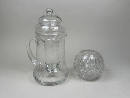 Lot comprenant :
- une carafe à punch en verre mou