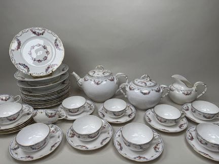 Tea and dessert service set in fine polychrome and