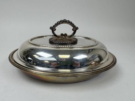 Ovaler, geschlossener Gemüsekasten aus versilberte
