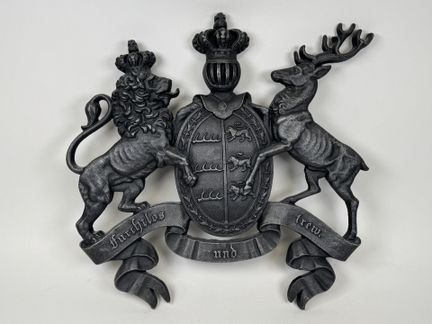 Großes Wappen aus Gusseisen mit dem Wappen des Kön