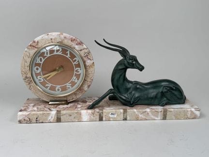 Schule, 20. Jahrhundert.
Antilope.
Marmorpendeluhr