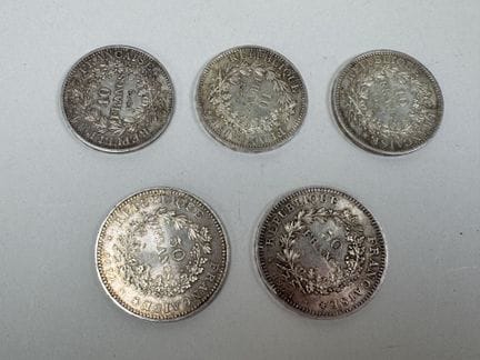 Set mit „Hercule“-Silbermünzen, darunter:
- 50 Fra