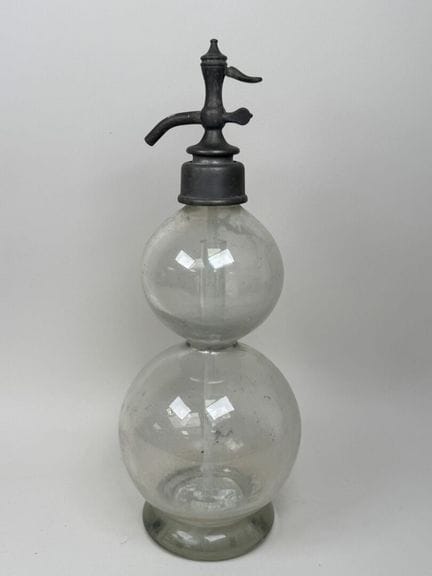 Glas-Siphon mit zwei Ausbuchtungen, Fassung aus Zi