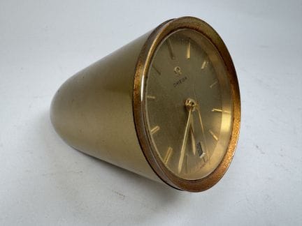 OMEGA.
Modell ROCKET LINE.
Runde Tischuhr aus verg