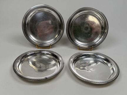 Set aus 4 versilberten Metall-Flaschenuntersetzern