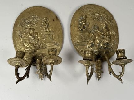 Ein Paar Wandleuchten aus vergoldeter Bronze in Re