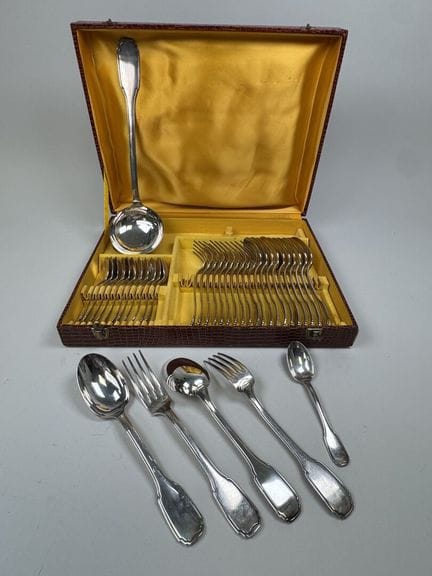 Versilbertes Metall-Besteckset, Modell mit Netzmus
