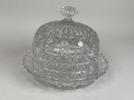 BACCARAT, im Geschmack von.
Glocke und ihr Ständer