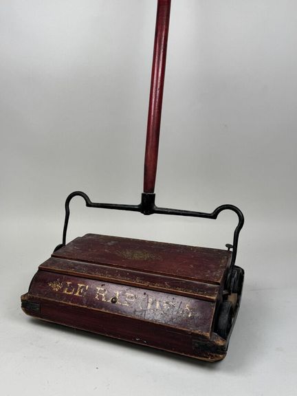 LE RAPIDE.
Bissell-Besen aus Holz und Metall.
132 