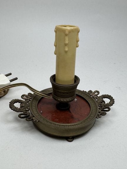 Kleiner Kerzenhalter aus ziselierter Bronze und ro