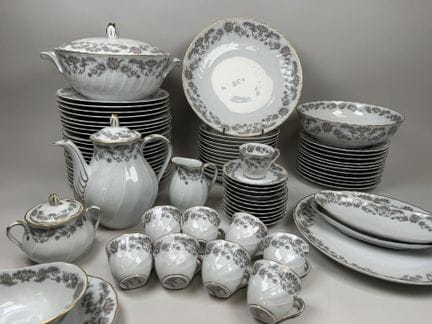 L. BERNARDAUD in Limoges.
Modell ALENCON (nach ein