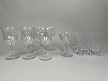 Set aus Kristall und Glas, bestehend aus:
- 7 Stie