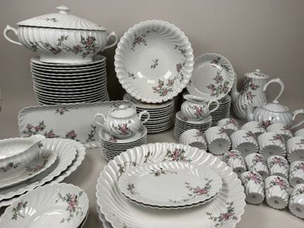 HAVILAND aus Limoges.
Umfangreiches Geschirrset au