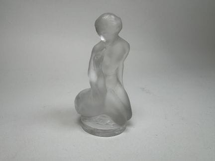 LALIQUE France.
Frau und Gans.
Figur aus gegossene