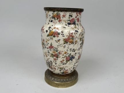 SARREGUEMINES (?).
Vase aus feiner Steingutkeramik