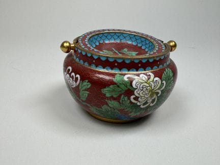 ASIEN, 20. Jahrhundert.
Aschenbecher aus Cloisonné