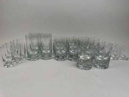 Glasgeschirr-Set, bestehend aus:
- 6 Orangensaftgl