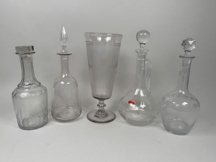Set aus 4 Karaffen aus Kristall sowie geschliffene