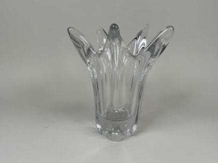 DAUM France.
Vase aus gegossenem Kristall.
Mit Ste