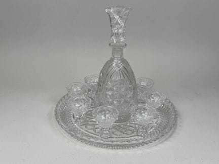 Likör-Servierset aus geformtem und gepresstem Glas