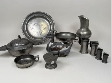 11-teiliges Set aus Zinn, bestehend aus Teller, Sc