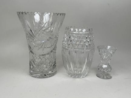 Set aus drei Kristallvasen mit Diamantschliff und 