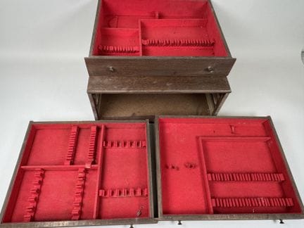 Besteckkasten aus Holz mit 3 Schubladen, innen unt