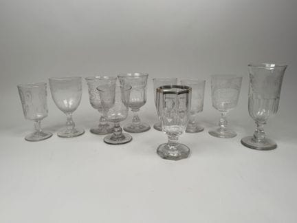 Sammlung von 10 Stielgläsern aus Kristall und Glas